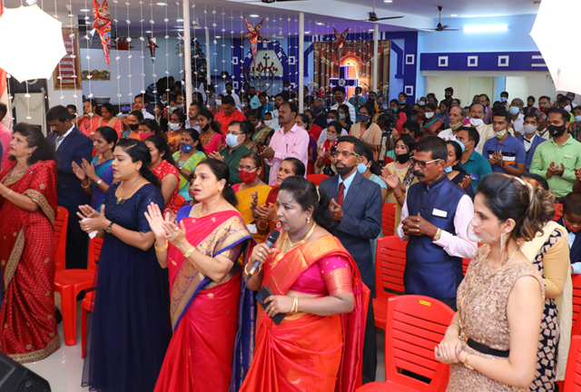Grace Ministry Celebrates Christmas 2021 with Pomp and Grandeur on 17th Friday, December at its Prayer centre in Valachil, Mangalore. Hundreds gathered at the program and celebrated Xmas with Bro Andrew Richard and family.  